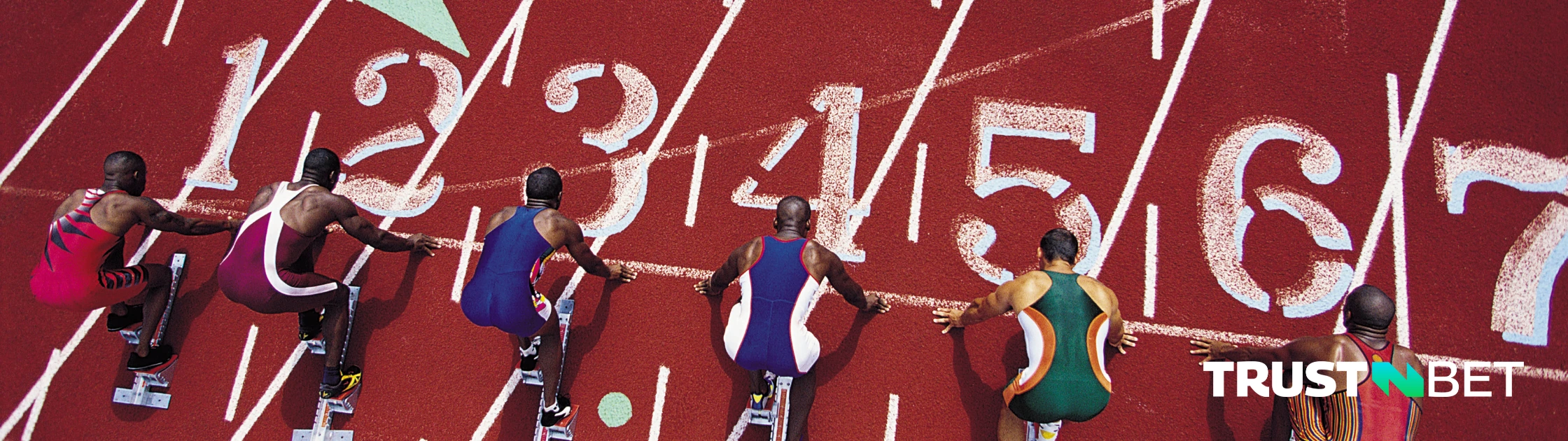 Runners at the starting line.